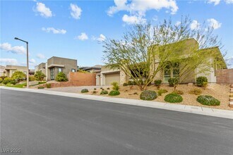 10016 Copper Edge Rd in Las Vegas, NV - Building Photo - Building Photo