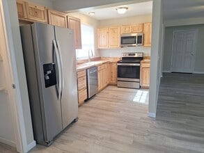 547 Ronceverte Ave, Unit 2 in Ronceverte, WV - Building Photo - Building Photo