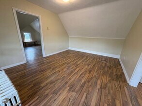 410 Barton St E in Hamilton, ON - Building Photo - Building Photo