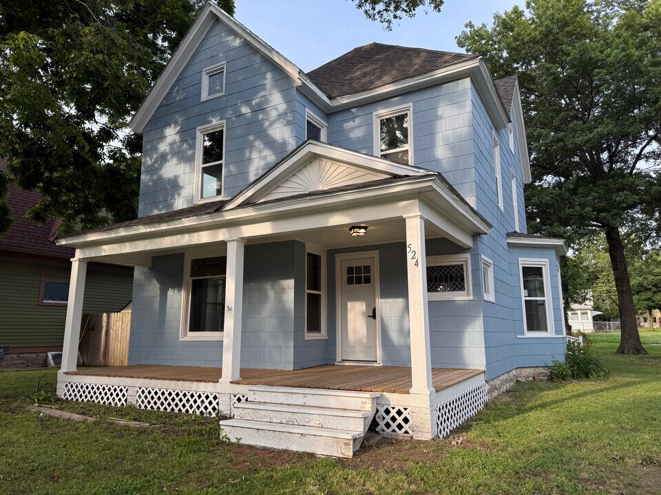 524 S Evergreen Ave in Chanute, KS - Building Photo