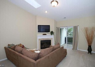 12916C Grays Pointe Rd, Unit C in Fairfax, VA - Building Photo - Building Photo