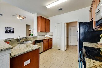 2410 Great Oaks Dr in Round Rock, TX - Building Photo - Building Photo