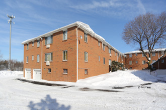 Highland Bay Apartments in Rochester, NY - Building Photo - Building Photo