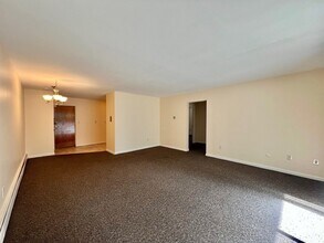 33 Paul St in Newton, MA - Foto de edificio - Building Photo