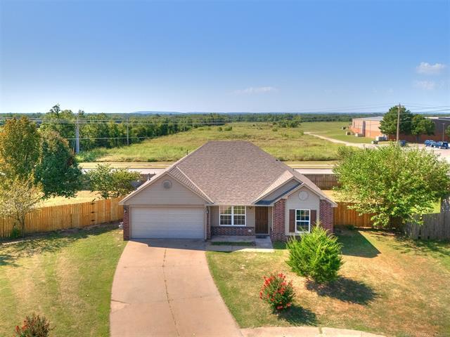 1604 W Elm St in Skiatook, OK - Building Photo - Building Photo