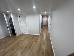 25 Spruce St in Centereach, NY - Foto de edificio - Building Photo