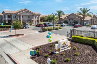 Centennial Place Apartments in Hanford, CA - Building Photo - Building Photo
