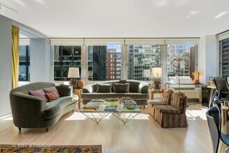 880 N Lake Shore Dr-Unit -12GH in Chicago, IL - Foto de edificio - Building Photo