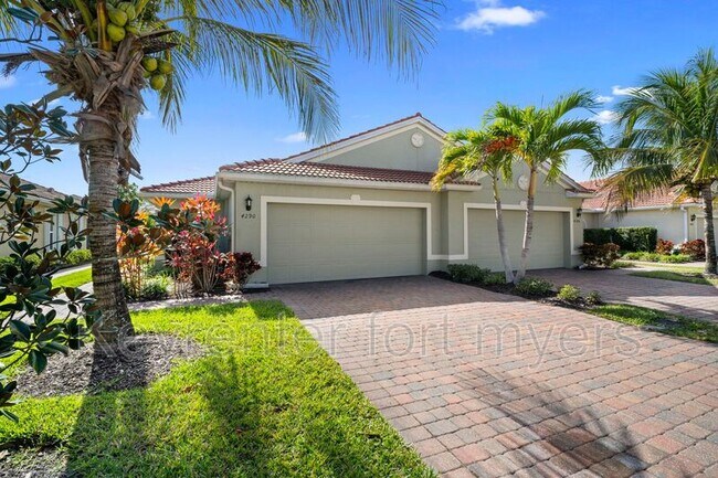 4290 Dutchess Park Rd in Ft. Myers, FL - Foto de edificio - Building Photo