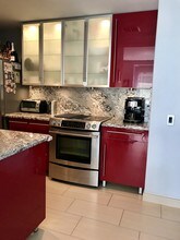 10747 Wilshire Blvd in Los Angeles, CA - Building Photo - Building Photo
