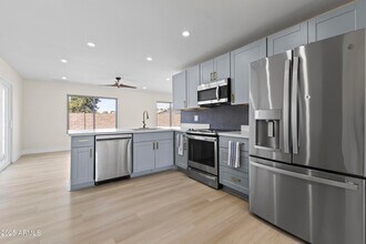 17830 N 30th St in Phoenix, AZ - Building Photo - Building Photo