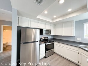 2873 Sanford Ln in Carlsbad, CA - Foto de edificio - Building Photo