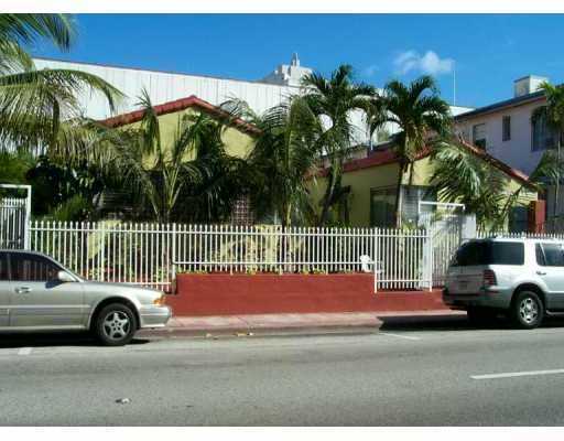 6815 Abbott Ave in Miami Beach, FL - Building Photo