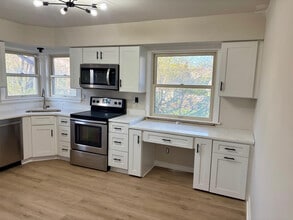 12304 W Cathedral Ave in Wauwatosa, WI - Building Photo - Building Photo
