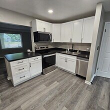 303 E Thirteen Mile Rd in Royal Oak, MI - Building Photo - Building Photo