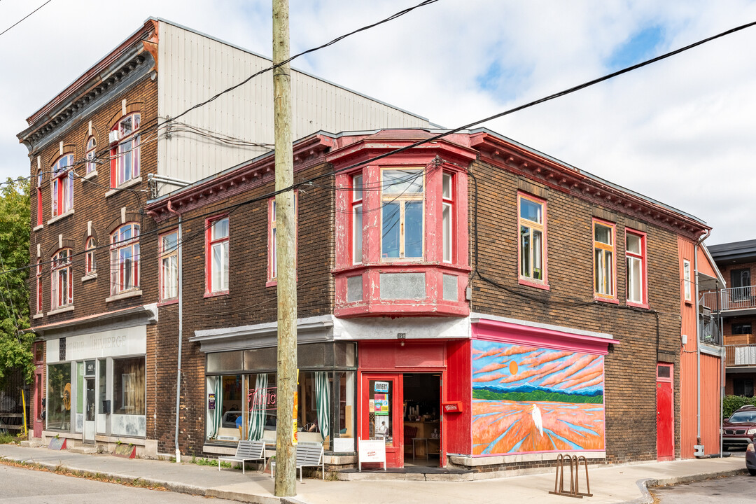 463 De Mazenod Rue in Québec, QC - Building Photo