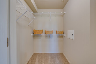 Cascata Luxury Apartments in Tulsa, OK - Building Photo - Interior Photo