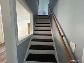 244 Woodlawn Cir in East Hartford, CT - Building Photo - Building Photo