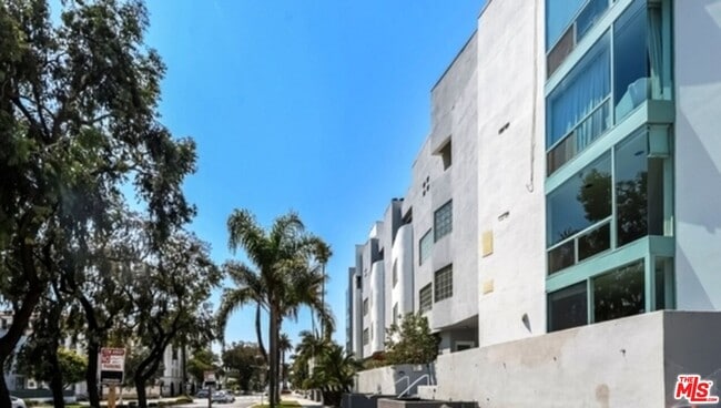 401 California Ave in Santa Monica, CA - Building Photo - Building Photo