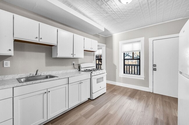 property at 92 Woodside Terrace