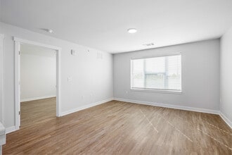 Hillcrest Green II in Oklahoma City, OK - Building Photo - Interior Photo