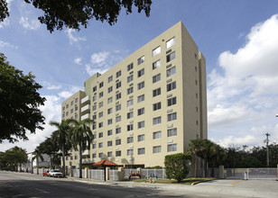 Vista Alegre in Miami, FL - Building Photo - Building Photo