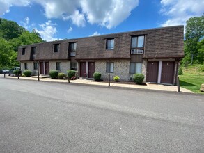 406 Kellywood Manor in New Kensington, PA - Building Photo - Building Photo