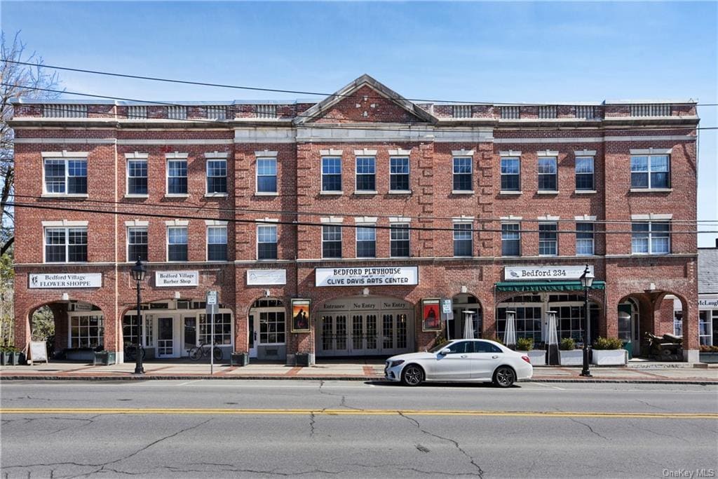 633 Old Post Rd-Unit -2-11 in Bedford, NY - Building Photo