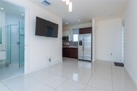 10540 NW 64th Terrace in Doral, FL - Foto de edificio - Building Photo