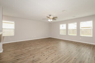 9943 Chimney Swift Ln in Conroe, TX - Building Photo - Building Photo