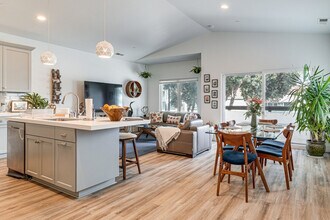 578 Kelly Ave in Half Moon Bay, CA - Building Photo - Building Photo