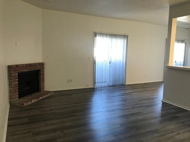 14459 Benefit St in Sherman Oaks, CA - Foto de edificio - Building Photo