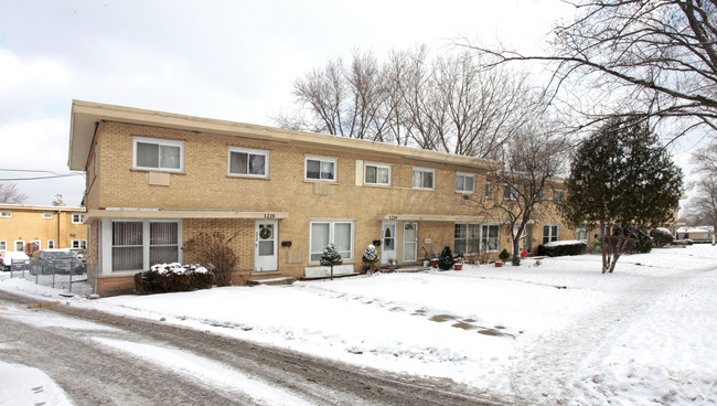 1216 N Wheeling Rd in Mount Prospect, IL - Building Photo - Building Photo