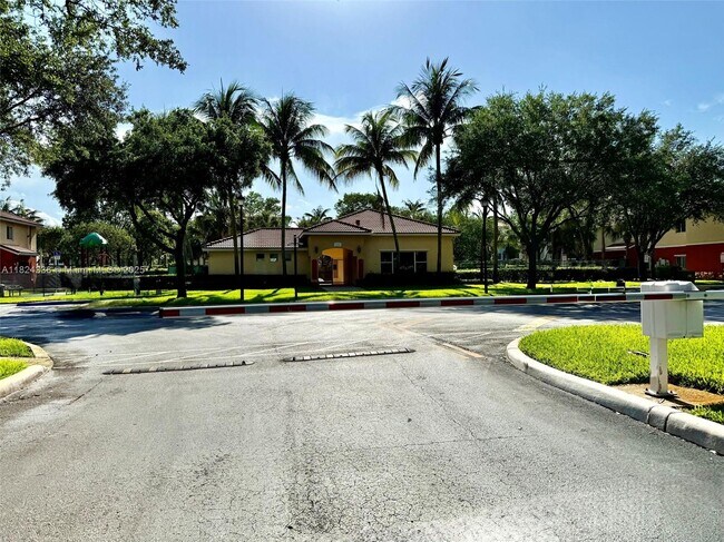 3340 Palomino Dr in Hollywood, FL - Building Photo - Building Photo