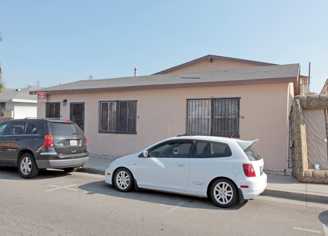 7004 Mountain View Ave in Huntington Park, CA - Foto de edificio - Building Photo