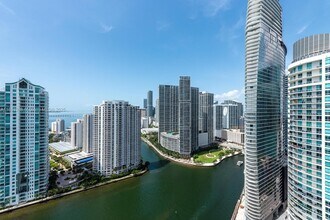 325 S Biscayne Blvd, Unit 3915 in Miami, FL - Building Photo - Building Photo
