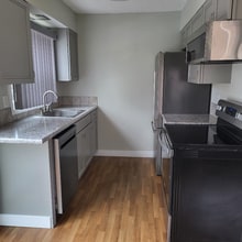 2755 NE Hogan Dr in Gresham, OR - Foto de edificio - Building Photo