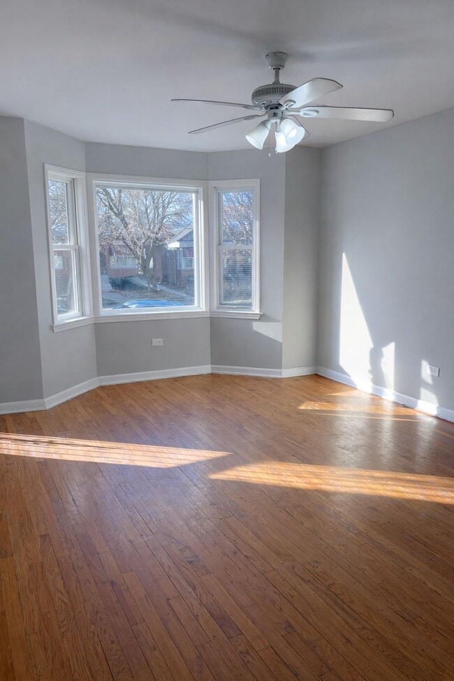 9129 S Chappel Ave in Chicago, IL - Building Photo - Building Photo