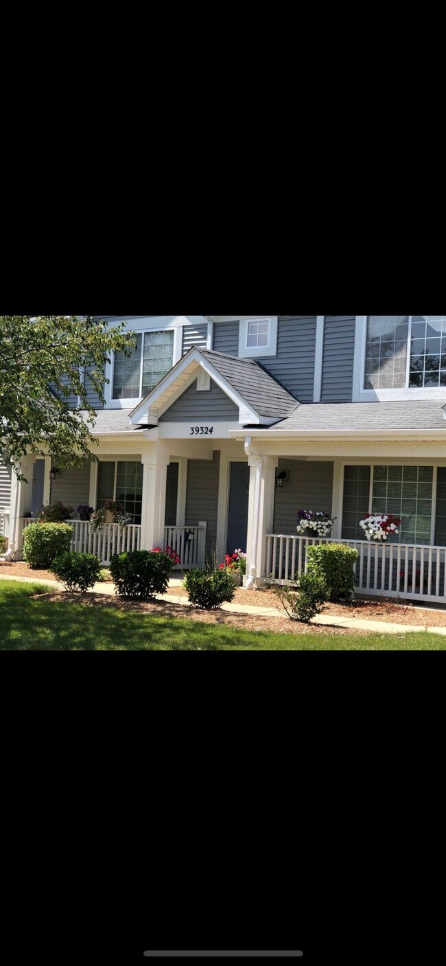 39324 N Melbourne Ct Rentals in Beach Park, IL