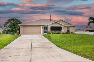 1129 NW 19th Ave in Cape Coral, FL - Building Photo - Building Photo