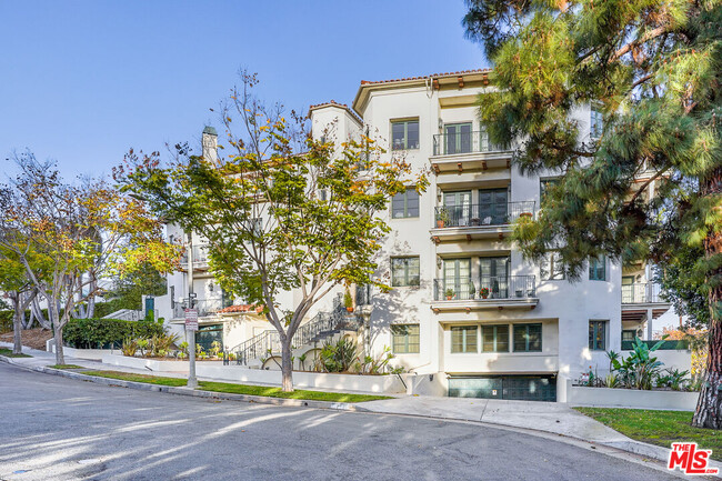 558 Hillgreen Dr in Beverly Hills, CA - Building Photo - Building Photo