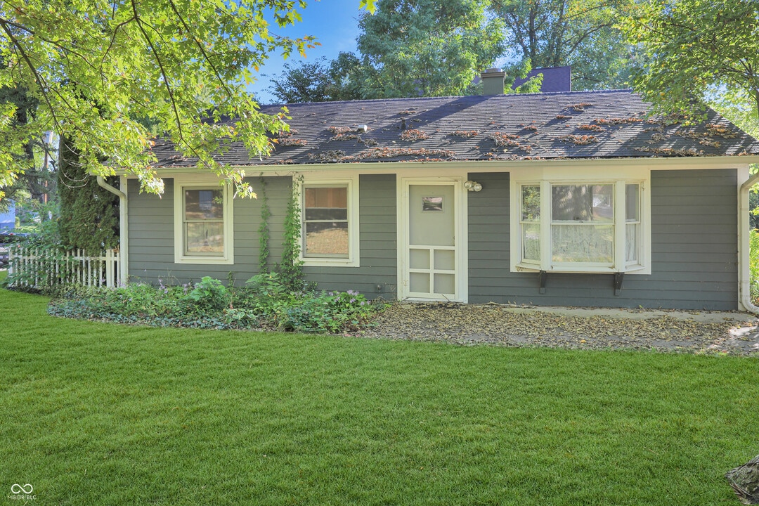 750 W Hawthorne St in Zionsville, IN - Building Photo