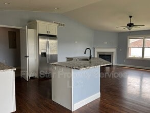1203 Hawthorn Ct in Chatham, IL - Building Photo - Building Photo