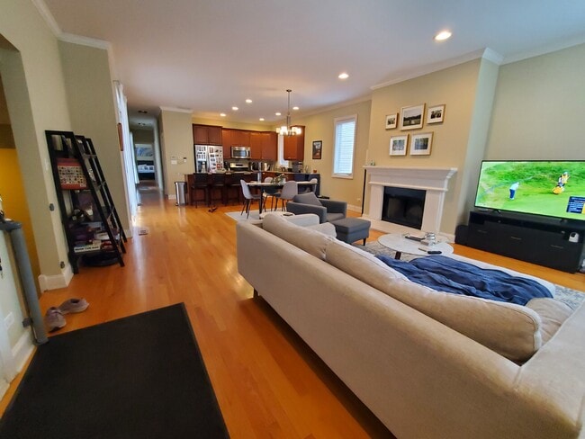 property at 2531 W Moffat St