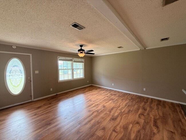 165 Marshall Cir in Guntersville, AL - Building Photo - Building Photo