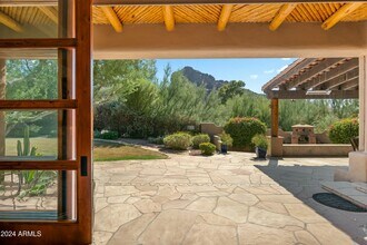 6211 N 51st Pl in Paradise Valley, AZ - Building Photo - Building Photo