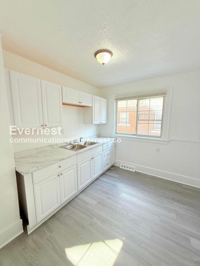 15812 Kentucky St in Detroit, MI - Building Photo - Building Photo