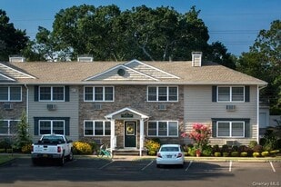 166 Rollstone Ave in West Sayville, NY - Building Photo