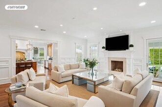 329 N Sea Mecox Rd in Southampton, NY - Building Photo - Building Photo