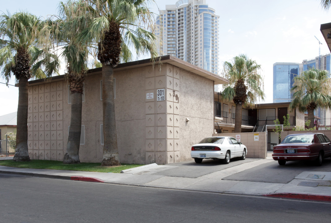 Baltimore & Cleveland Gardens Apartments in Las Vegas, NV - Building Photo